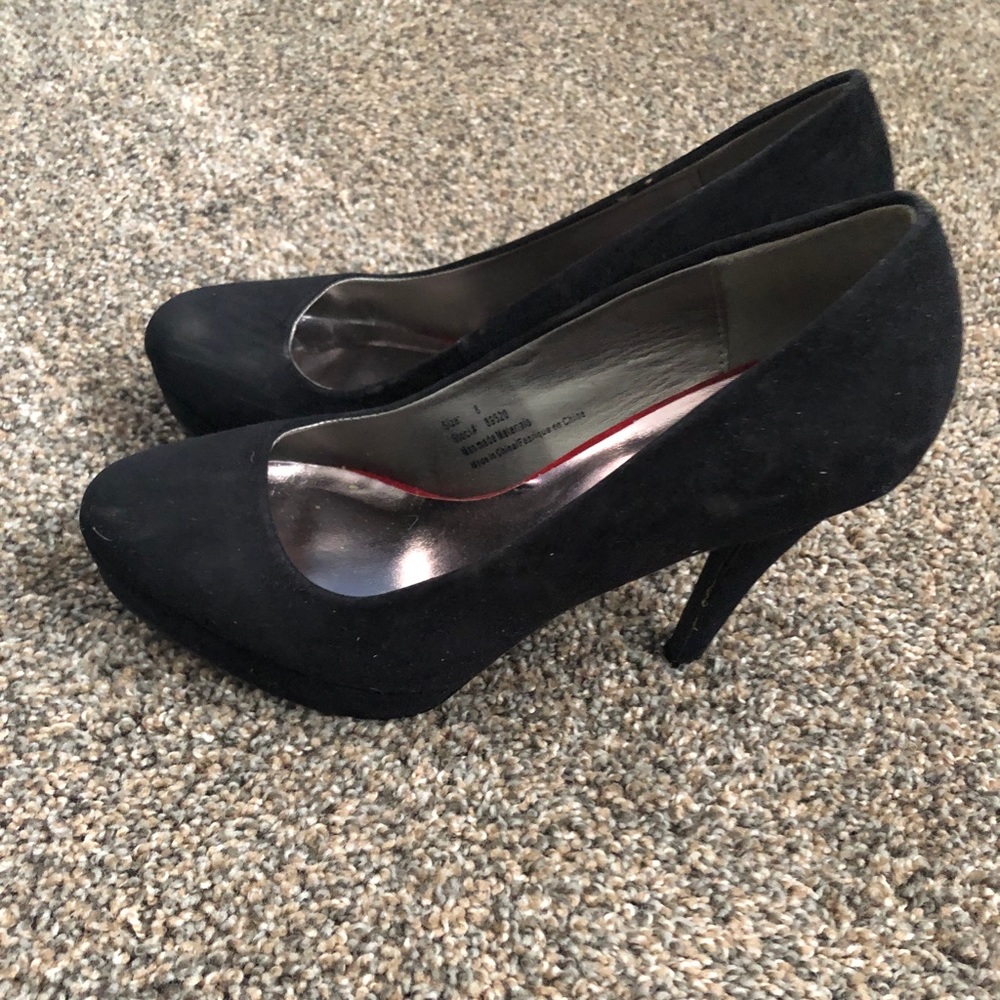 Black Pumps! - Picture 2 of 3